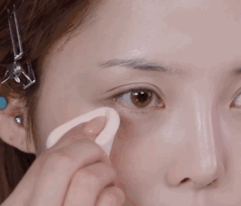 眼線暈妝怎么辦？